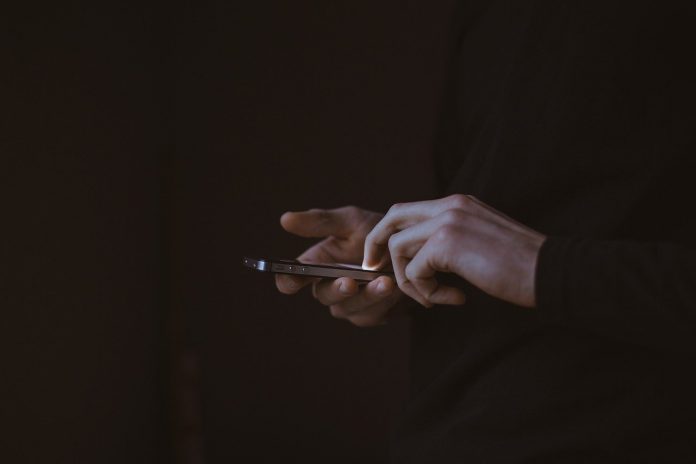 cell-phone-690192_1280