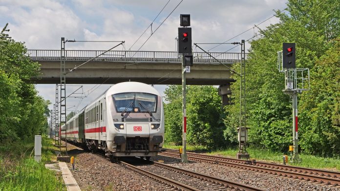 intercity-4434079_1280