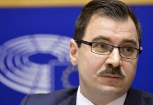 Feljelentést tett a kormány az Alapjogokért Központ vezetőinek megbízási díjai miatt