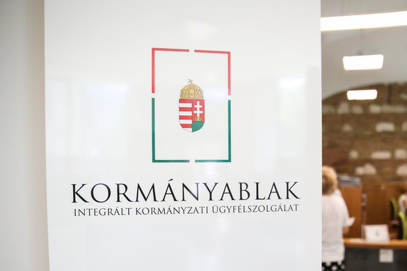 kormanyablak kep