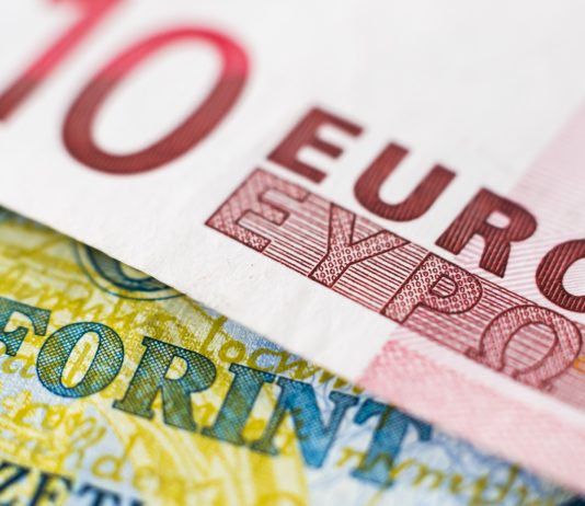 Devizapiac – Minimálisan erősödött a forint reggel